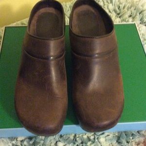 Bass clogs size 7m